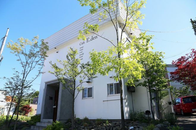 藻岩山麓通りの新しいと古いが混在する癒しカフェ