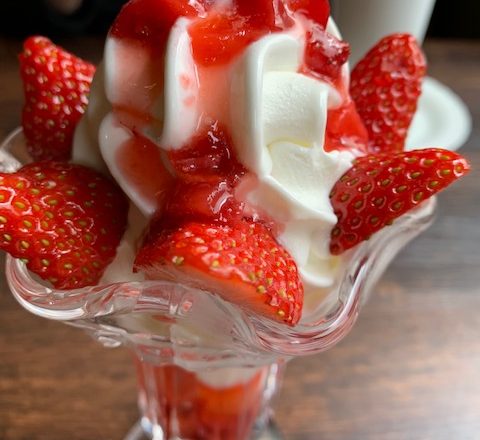 イチゴ×イチゴ×イチゴ!「ストロベリーソフト☆デラックス」みんなの味方びっくりドンキー