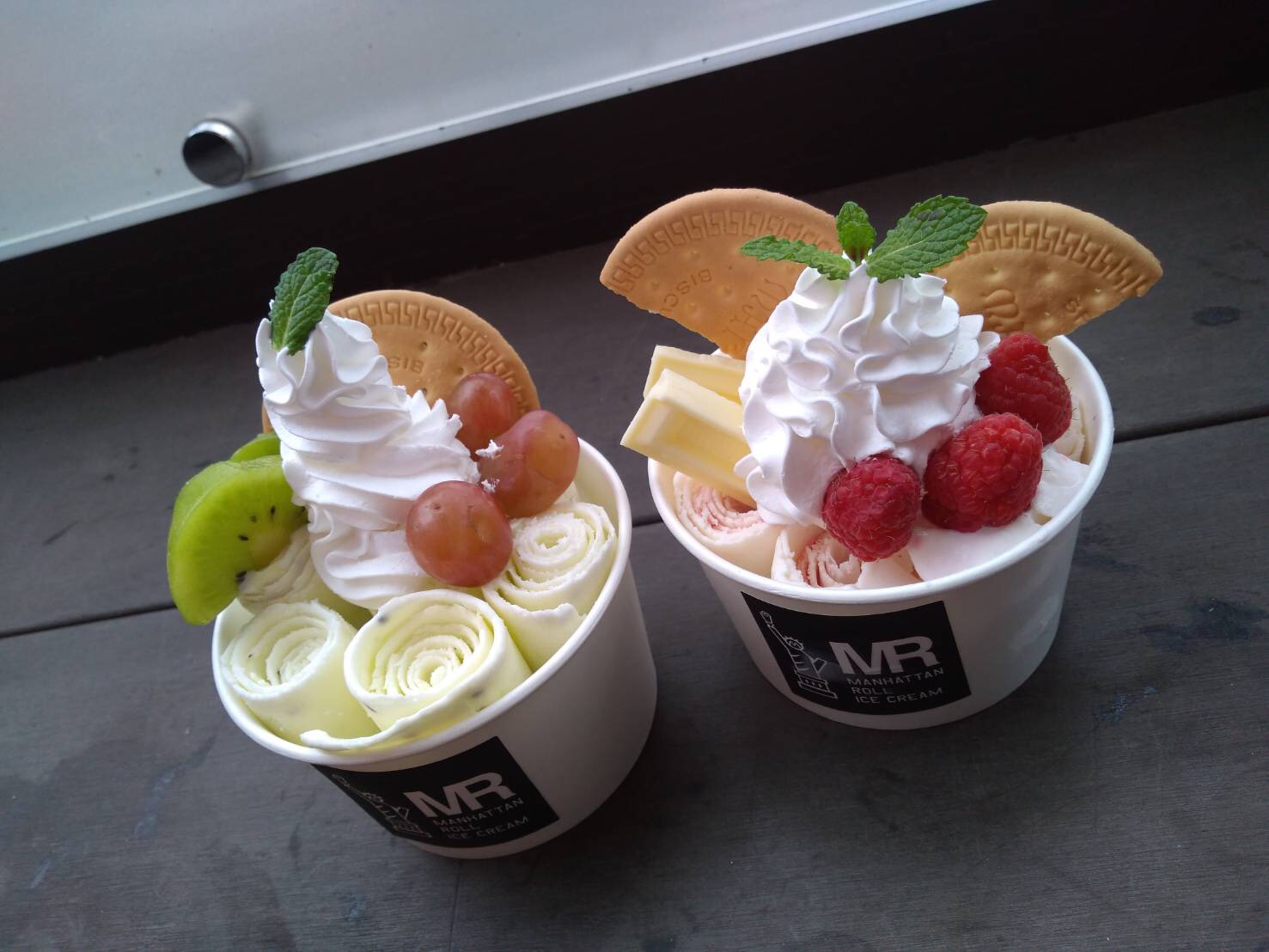ロールアイス専門店が札幌にも期間限定で登場！　メディアでも大人気！　マンハッタンロールアイスを食す