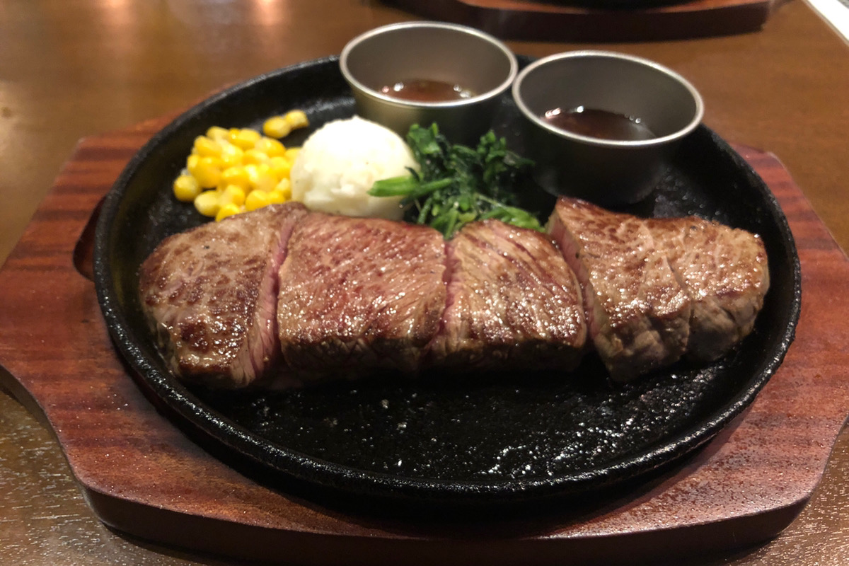 柔らかランプ肉最高～！！「ステーキハウス 魔法のらんぷ 西24丁目店」 | ぶらりマップ