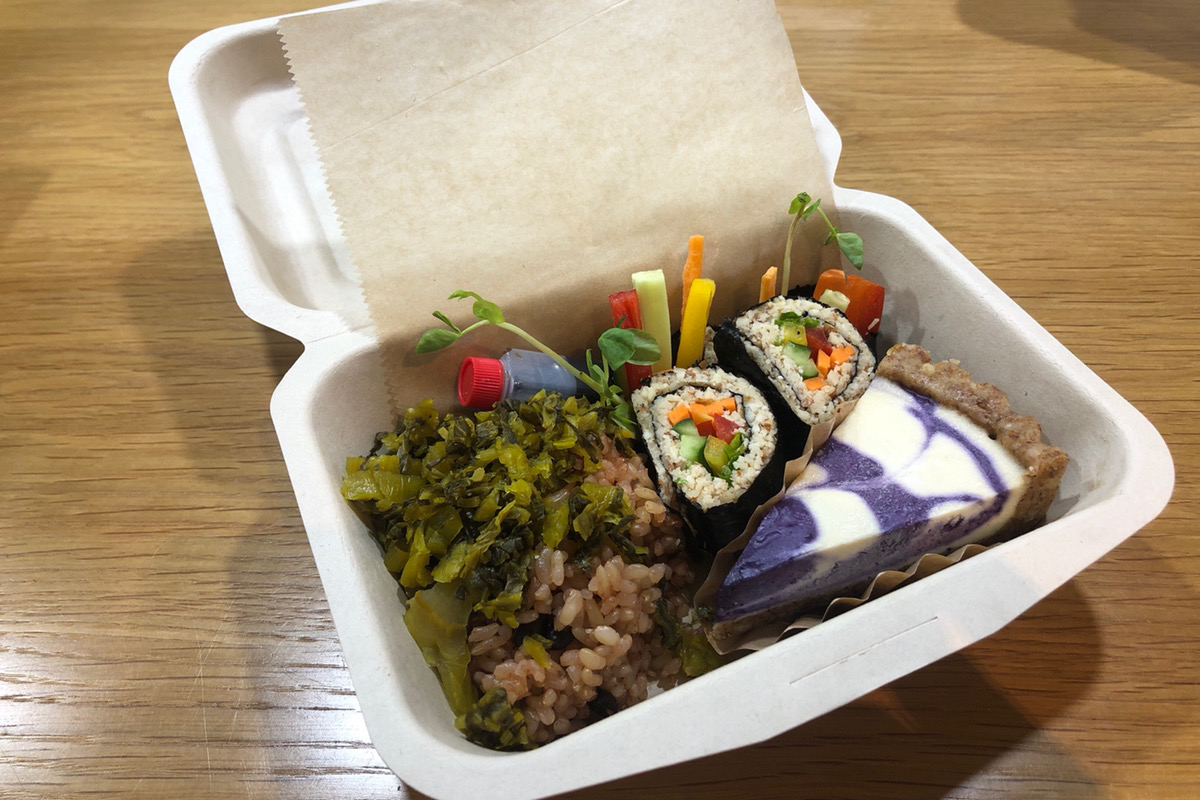 ナッツでできたお寿司の不思議な美味しさ！「Natural Food Dining LOHAS(ナチュラルフードダイニング ロハス)」