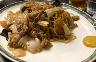 パリパリの麺に、たっぷりの具が食べ応え抜群の焼きそば「中華飯店　秀円（ヒデマル)」